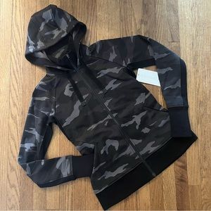 Athleta Triumph Print Camo Hoodie Full Zip Front Pockets Thumb Holes XS